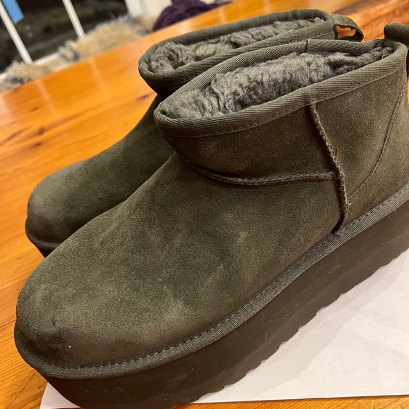 Ugg Ultra Mini Platform Women’s Sz 10 Dark Green Gently Worn Once - Picture 5 of 10